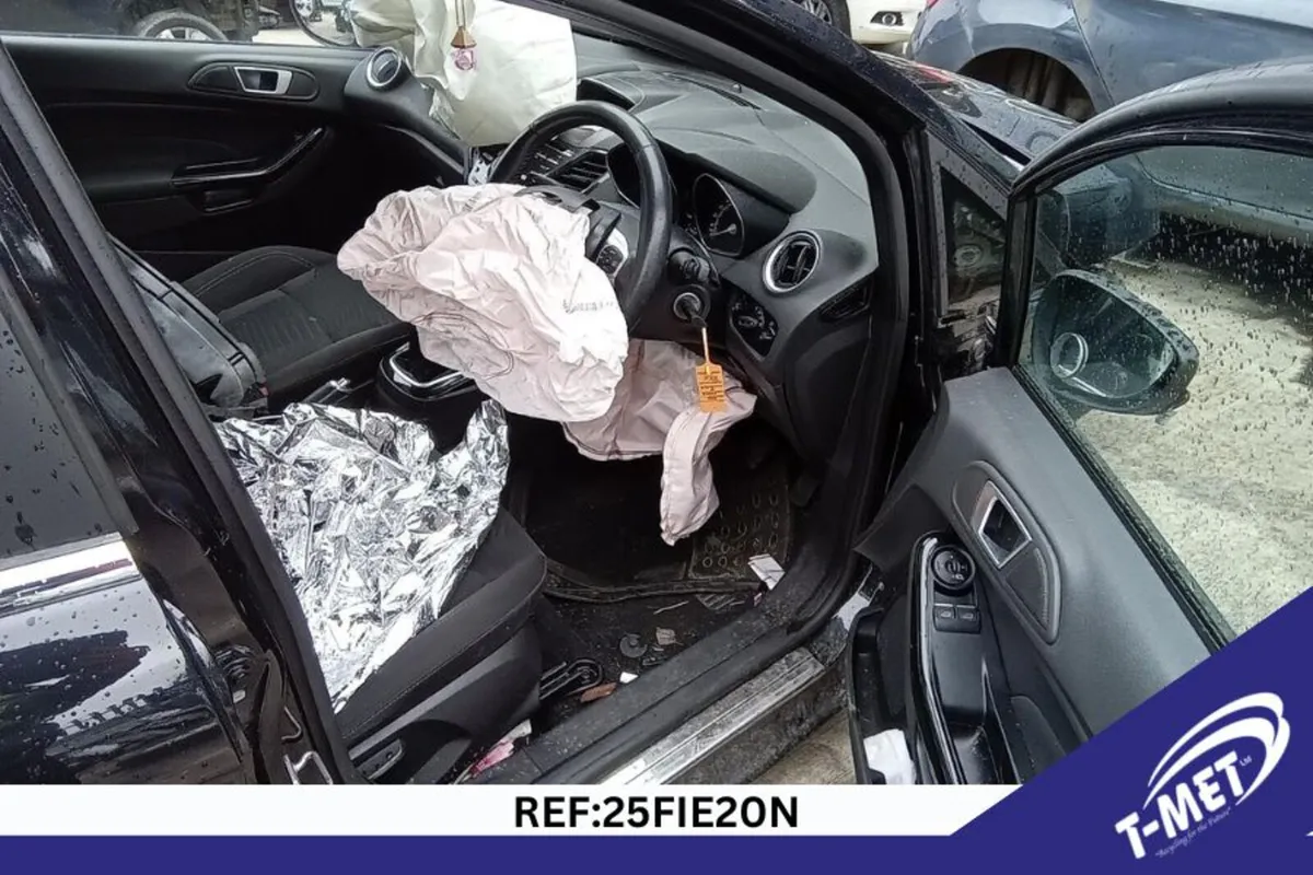 2015 FORD FIESTA BREAKING FOR PARTS - Image 4