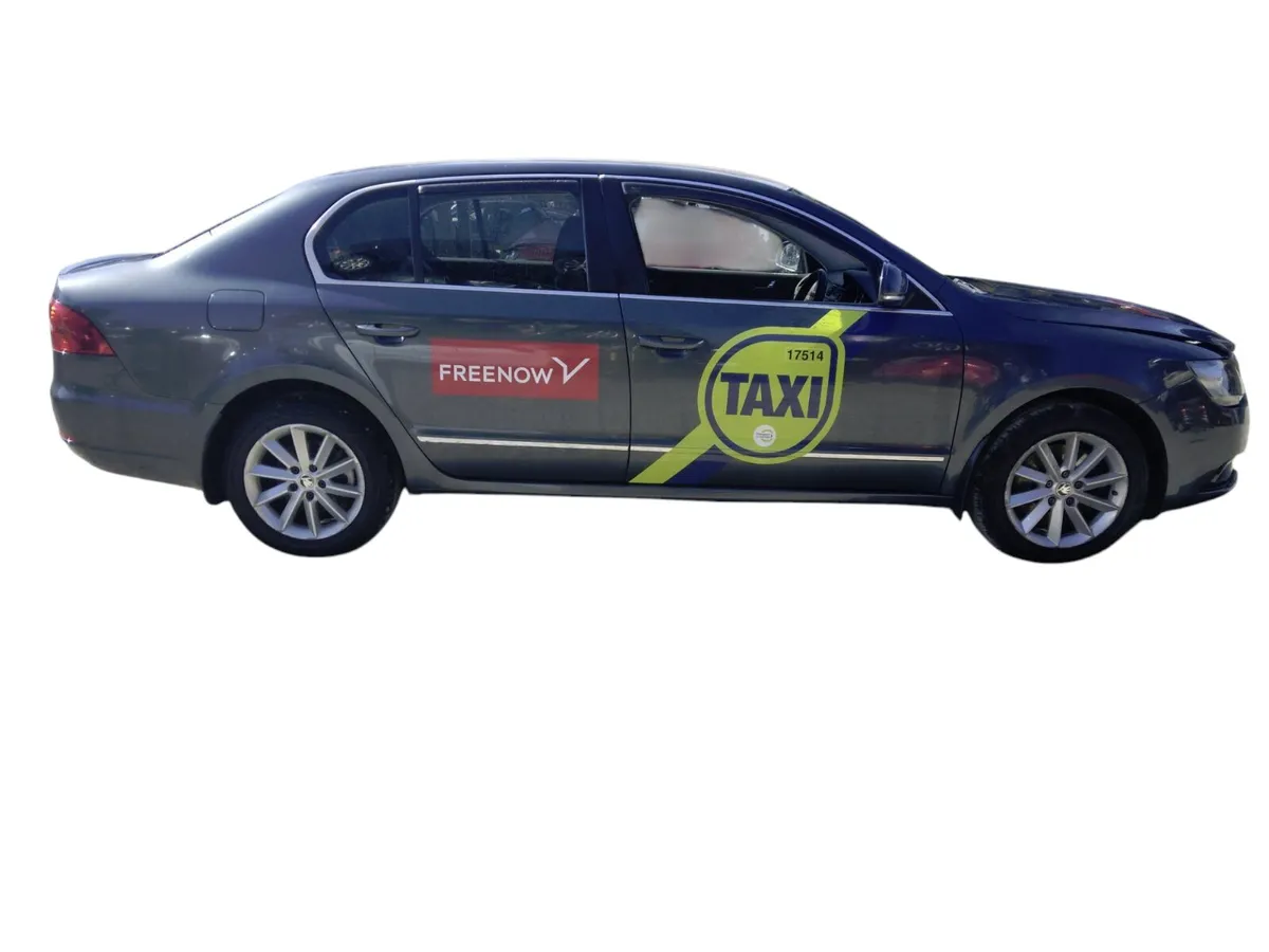 2015 SKODA SUPERB For Breaking/Dismantling - Image 2