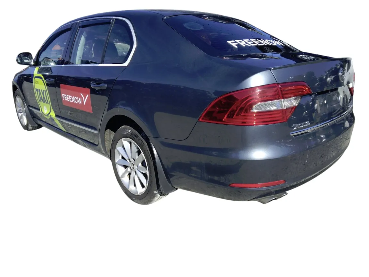 2015 SKODA SUPERB For Breaking/Dismantling - Image 4