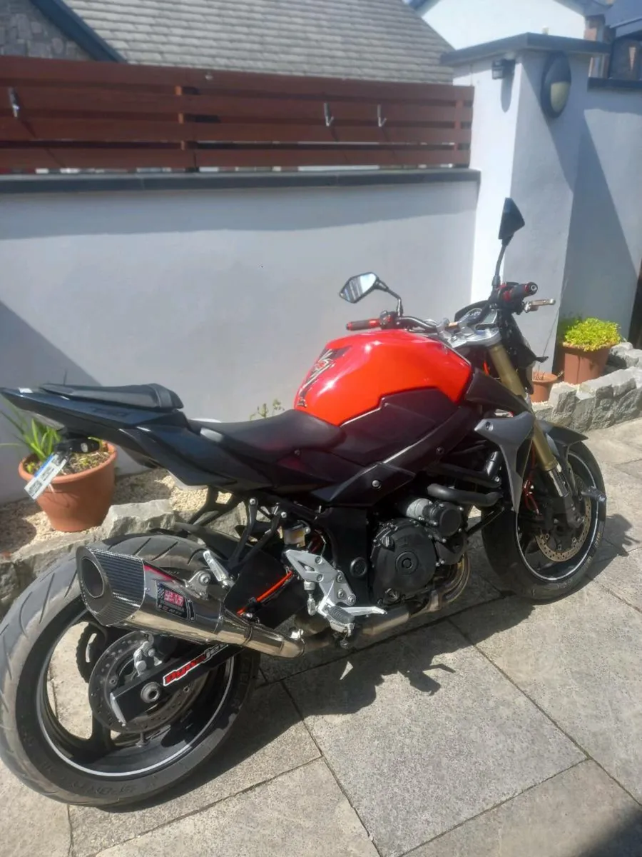 Suzuki GSR 750 - Image 2
