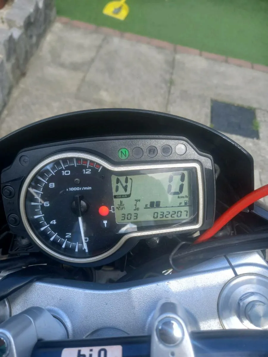 Suzuki GSR 750 - Image 3