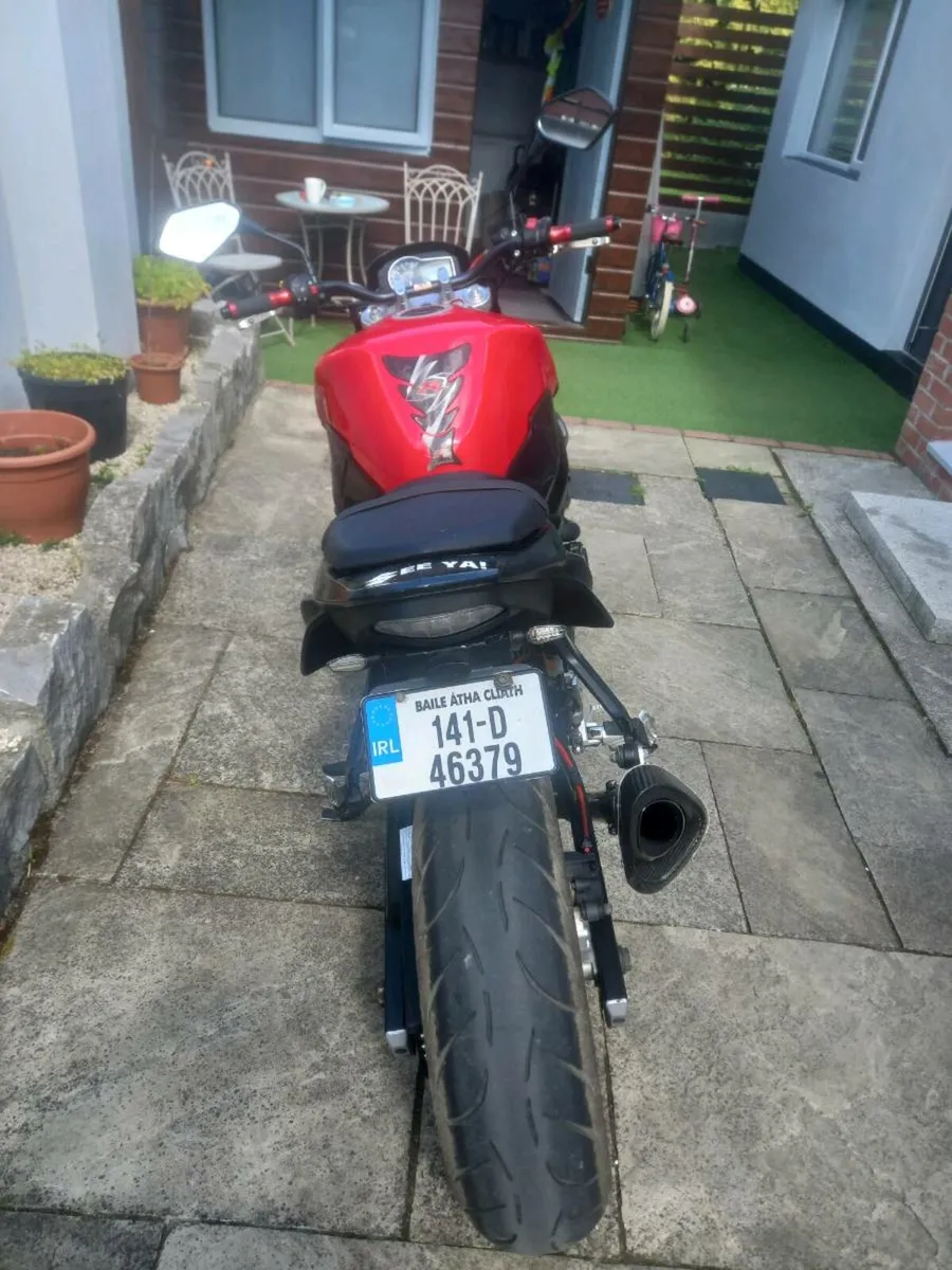 Suzuki GSR 750 - Image 4