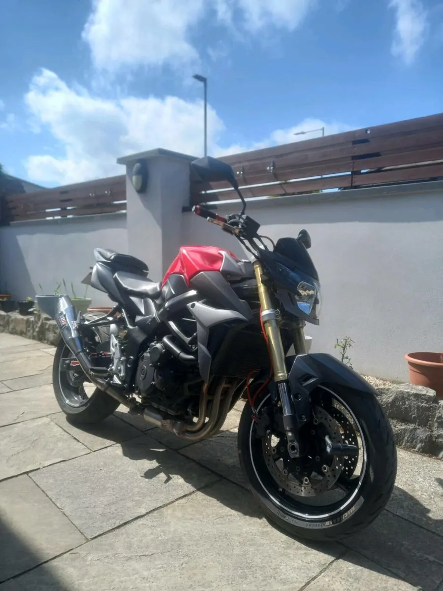Suzuki GSR 750 - Image 1