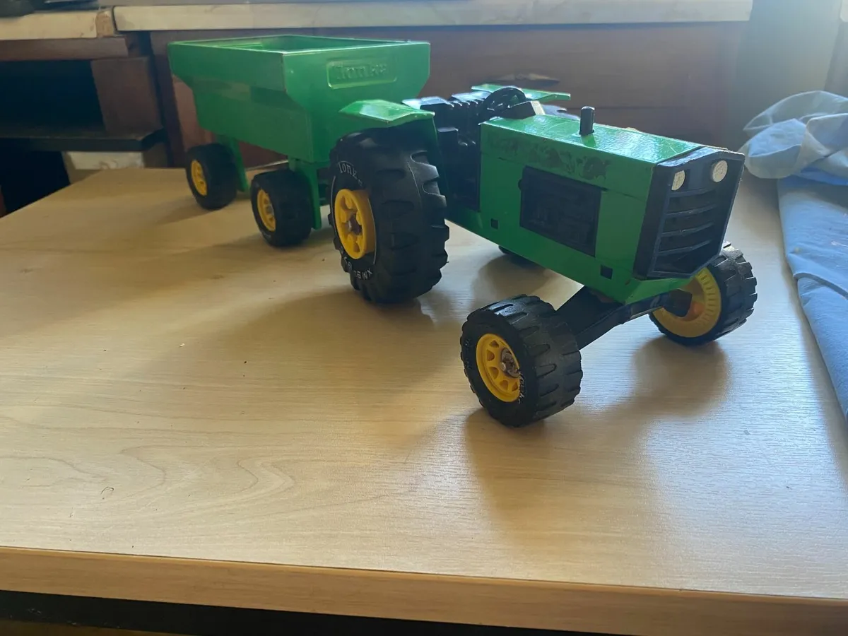 Tonka Vintage Metal Tractor & Trailer Collectable - Image 1