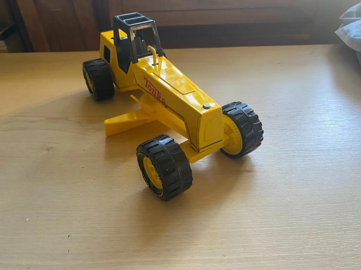 Tonka Vintage Metal Tractor & Trailer Collectable - Image 4