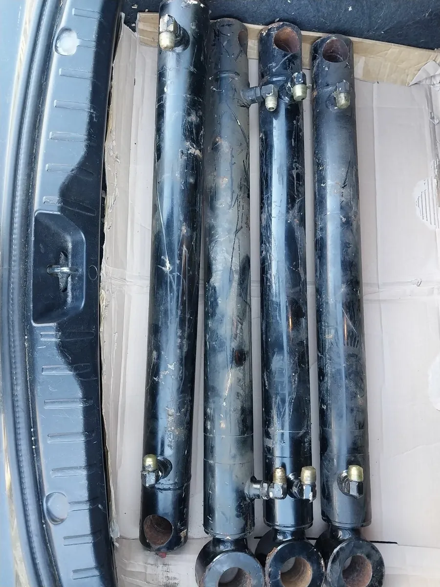 Hydrulic rams - Image 4