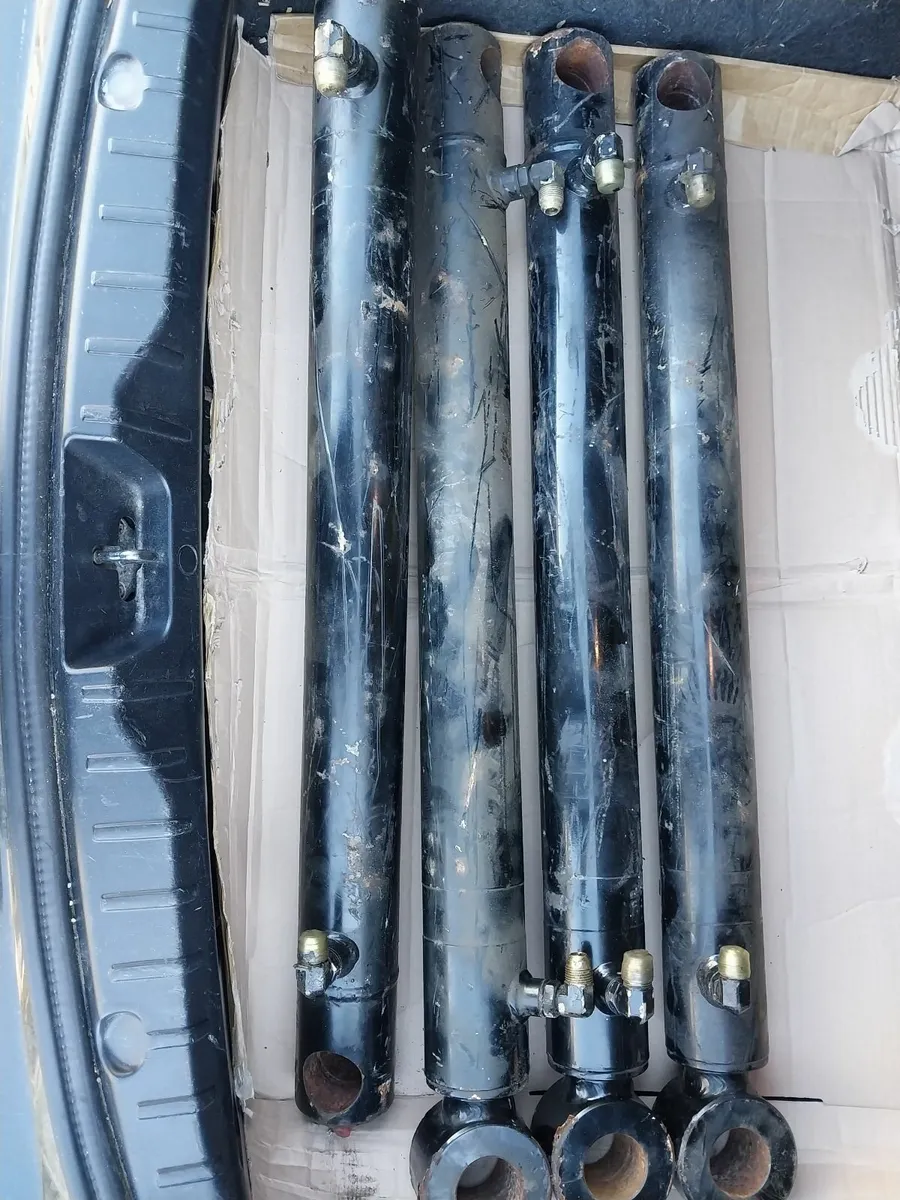 Hydrulic rams - Image 3