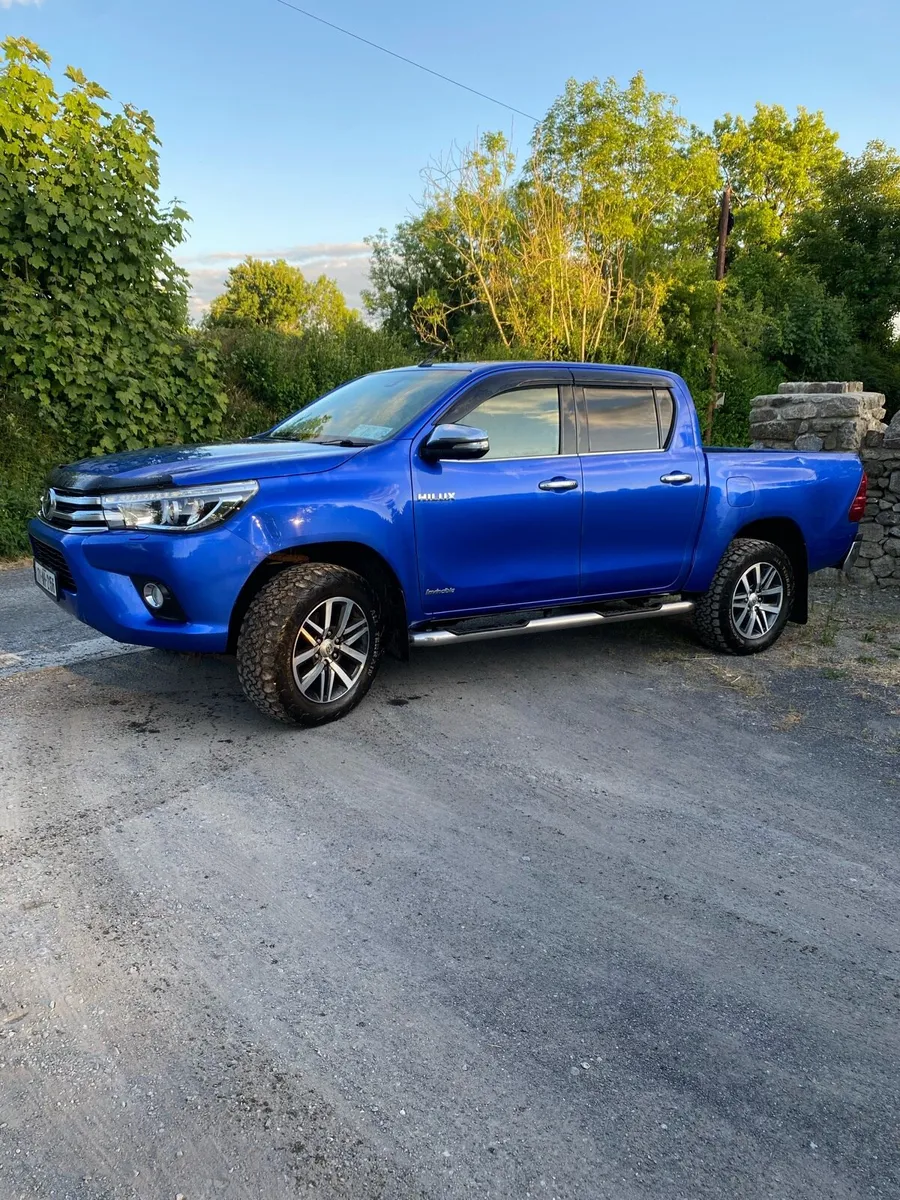 Toyota Hilux Invincible - Image 2