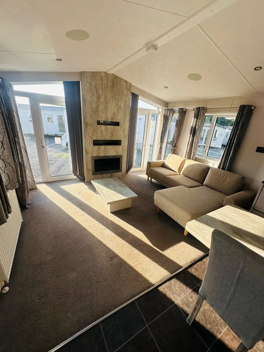 Carnaby lodge 42-13.6 At TPS caravan sales - Image 2