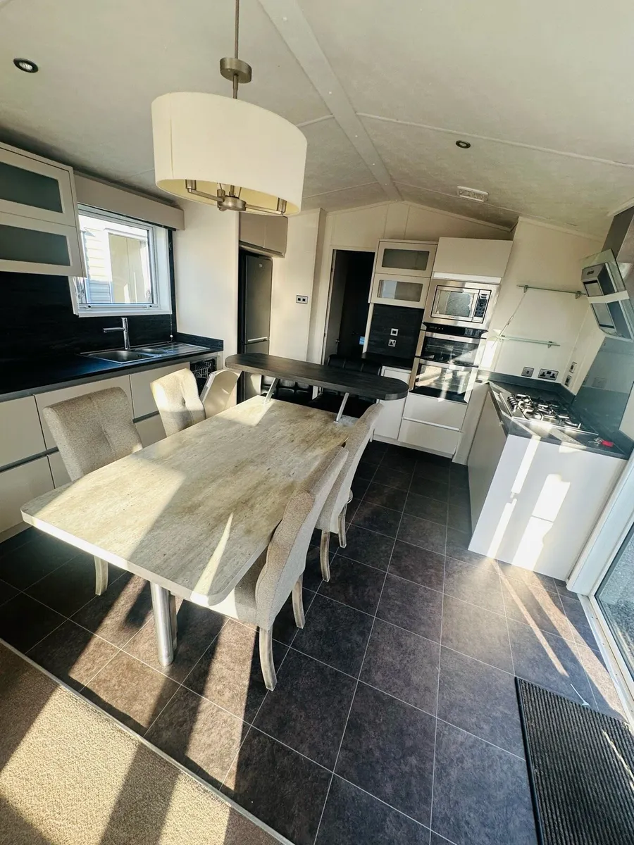 Carnaby lodge 42-13.6 At TPS caravan sales - Image 3