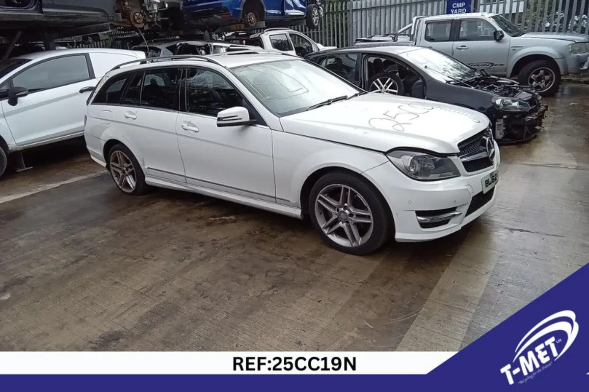 2013 MERCEDES C CLASS BREAKING FOR PARTS - Image 1
