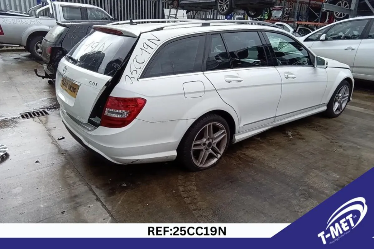 2013 MERCEDES C CLASS BREAKING FOR PARTS - Image 3