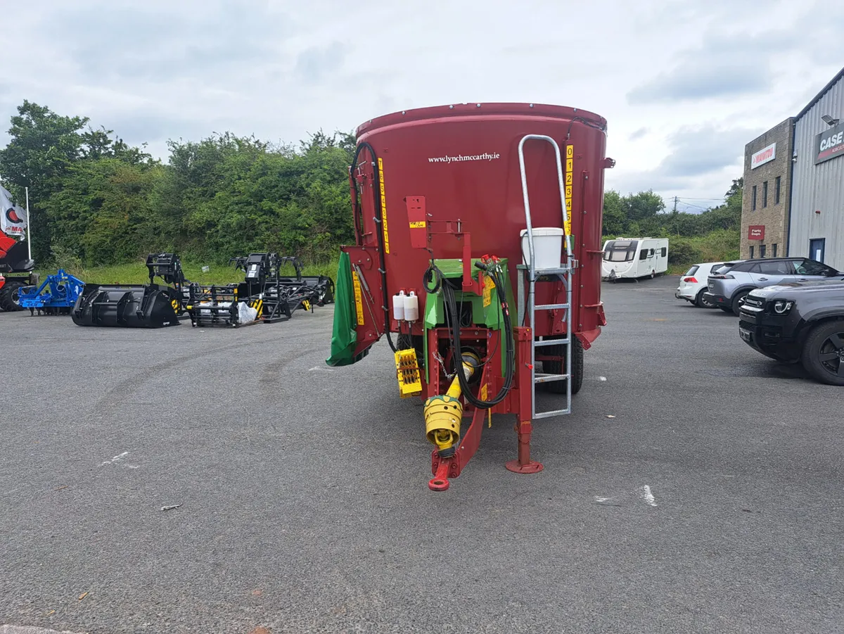 New Strautmann 2401 tub feeder - Image 3