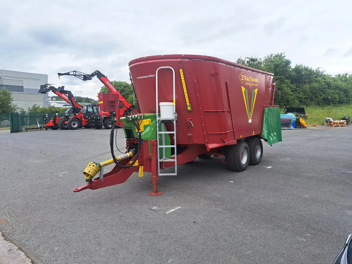 New Strautmann 2401 tub feeder - Image 4