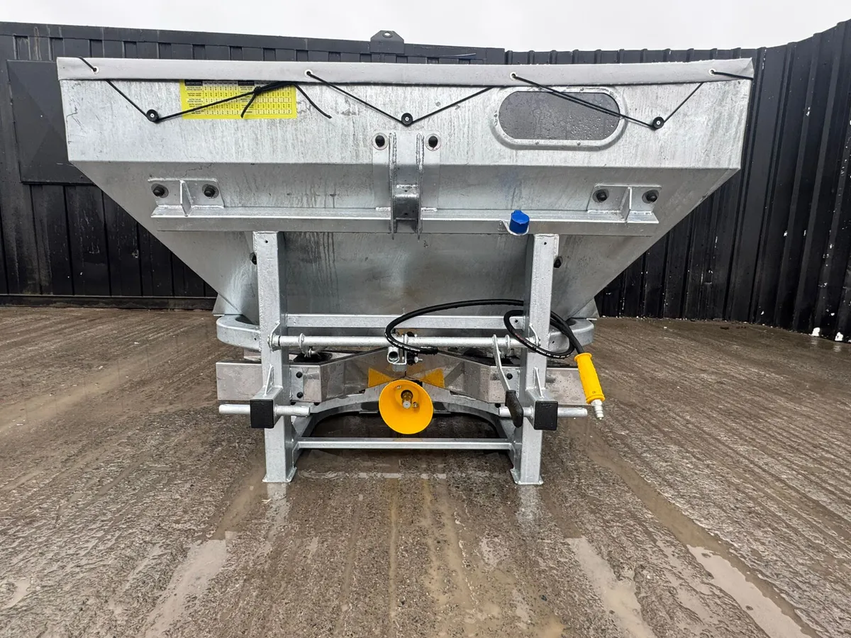 New and Unused Twin Disc Fertilizer Spreader - Image 2