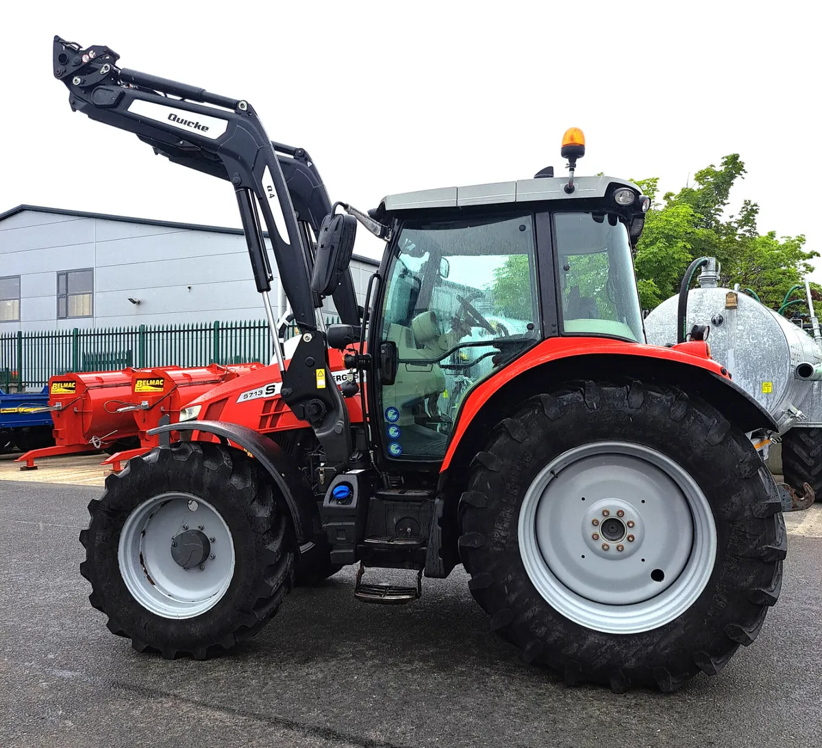 MASSEY FERGUSON 5713s +POWER LOADER - Image 1