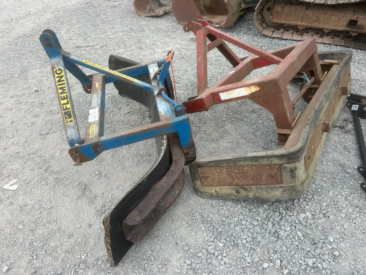 Yard scrapers - Image 1