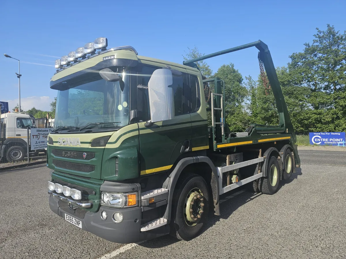 2015 Scania P320 6x2 twin wheel skip truck - Image 2