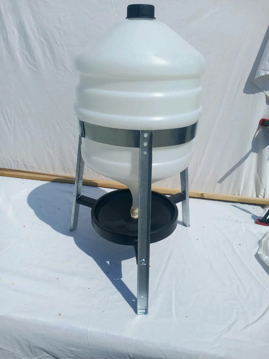 30ltr water drinker on legsy - Image 1