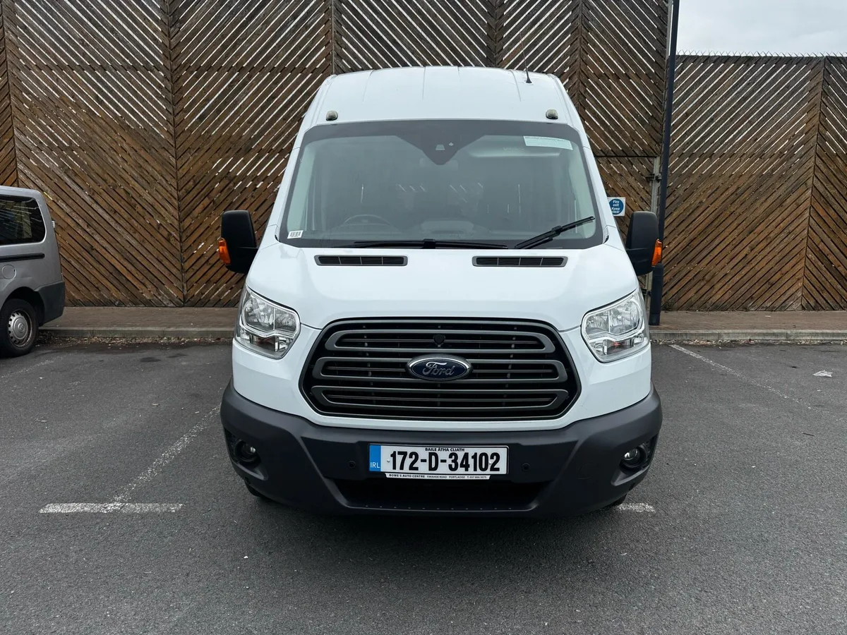 2017 (172)ford transit trend 17seater minibus. - Image 2