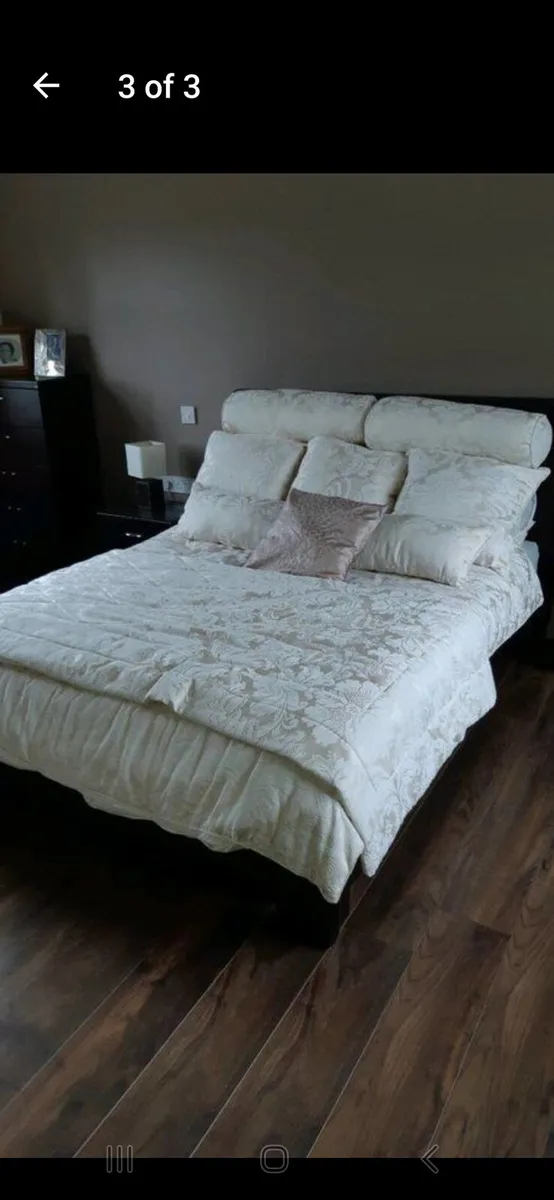 King-size bed - Image 1
