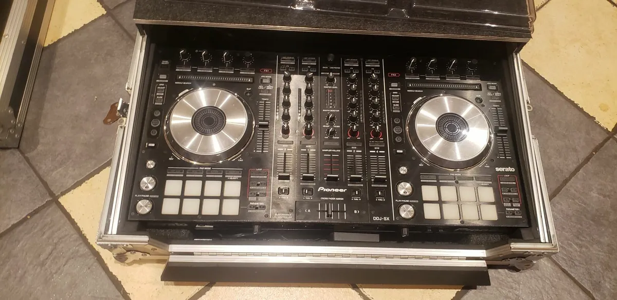pioneer ddj sx dj controller + flight case vgc - Image 2