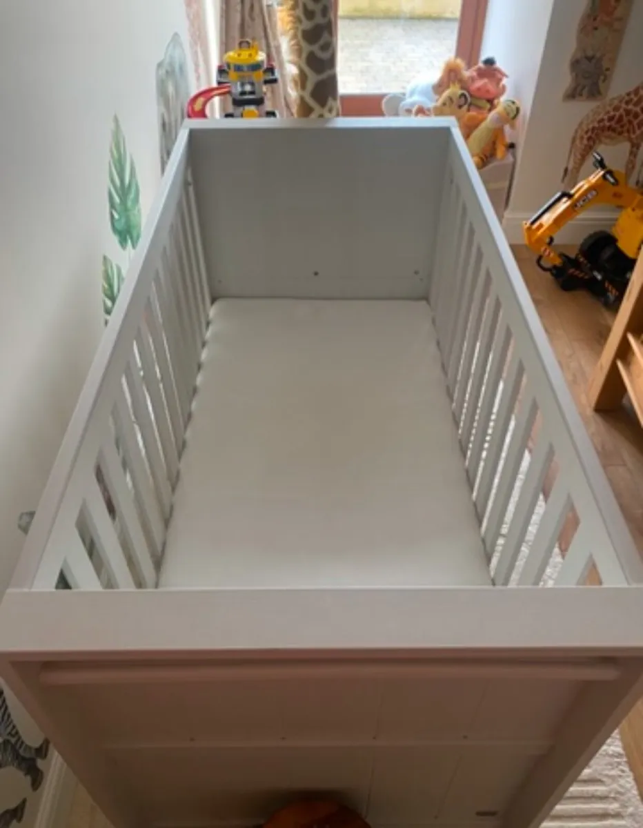 3 in 1 - Cot/ day bed/single bed. - Image 4