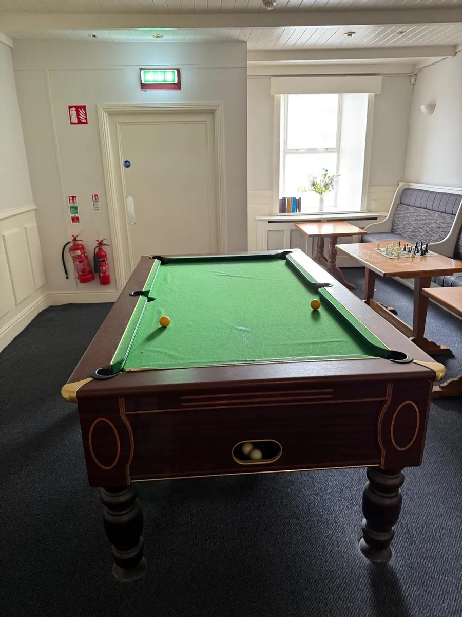 Pool table - Image 2