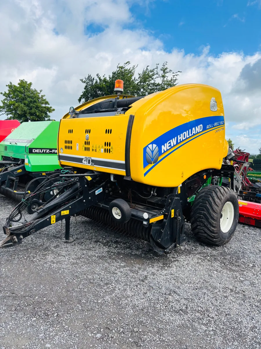 New Holland   Crop Cutter Round Bailer - Image 1