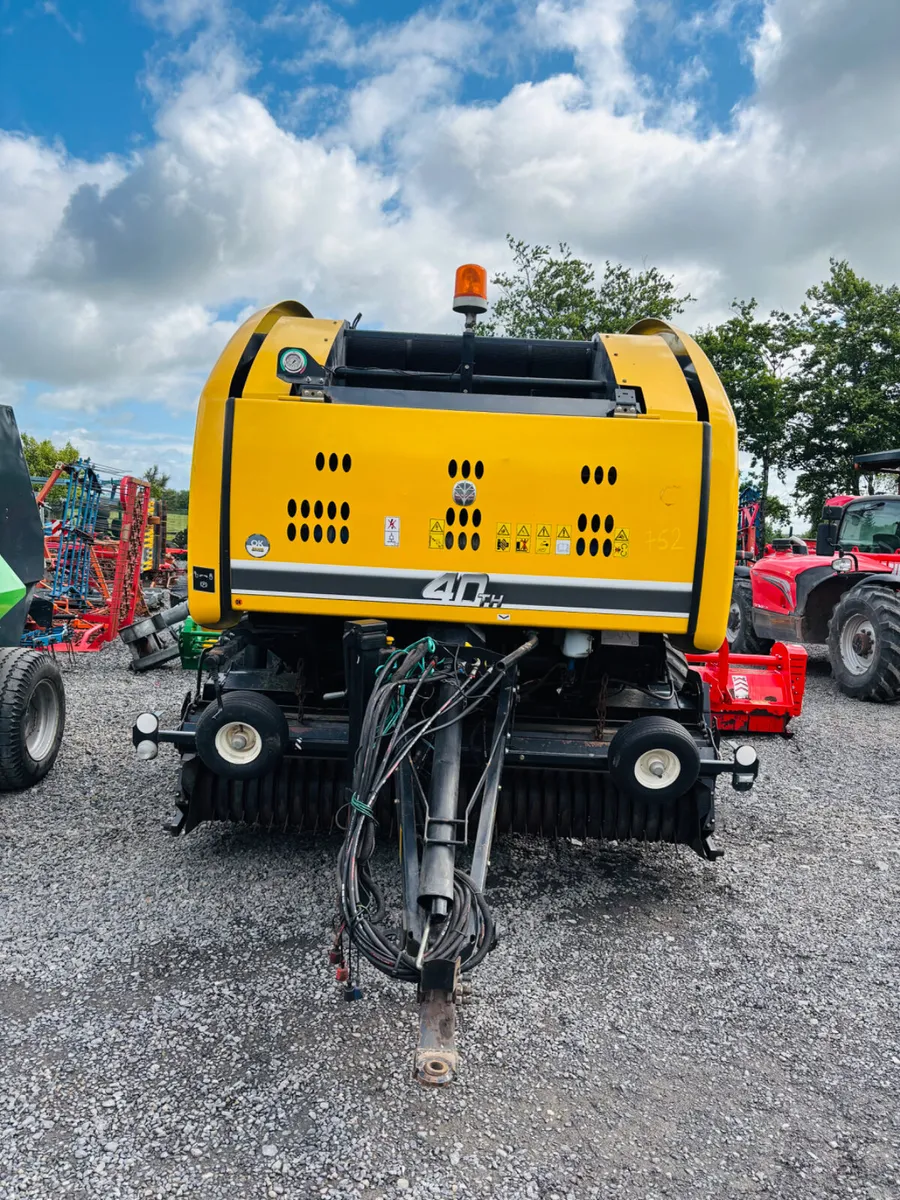 New Holland   Crop Cutter Round Bailer - Image 2