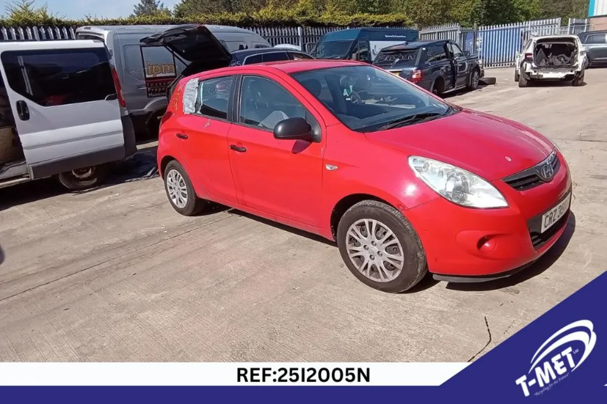 2011 HYUNDAI I20 BREAKING FOR PARTS - Image 2