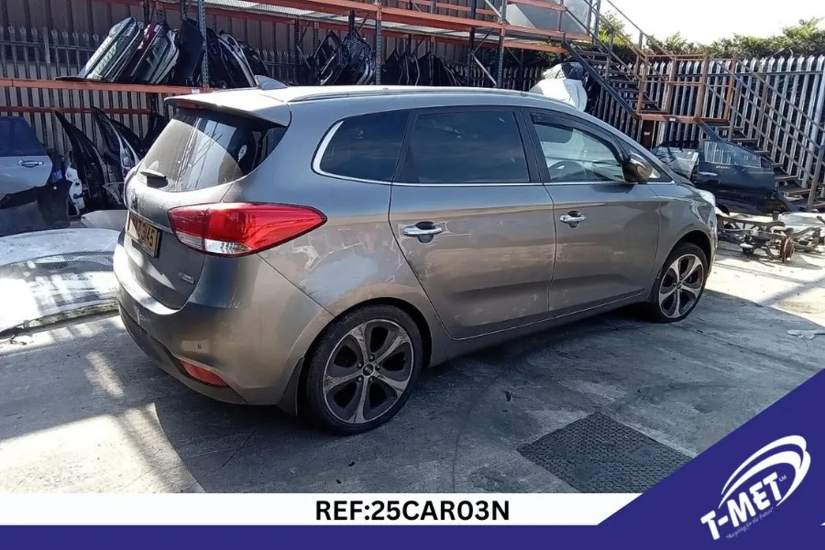 2016 KIA CARENS BREAKING FOR PARTS - Image 4