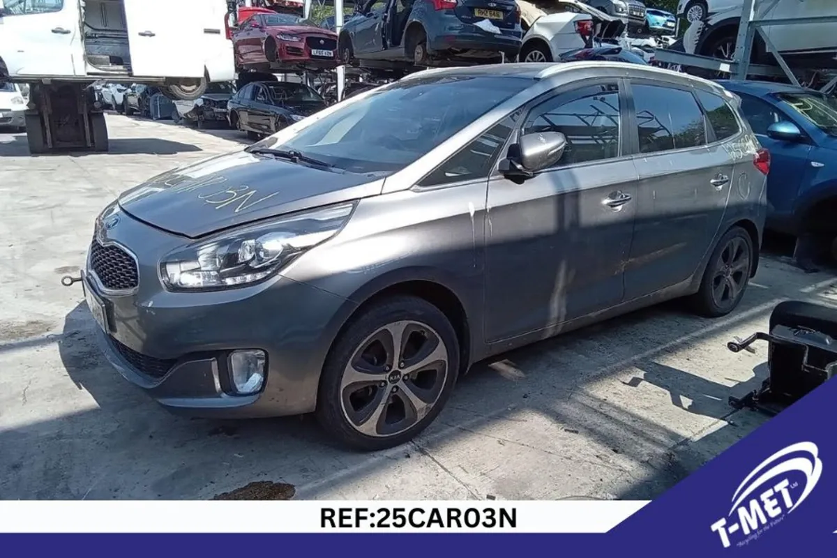 2016 KIA CARENS BREAKING FOR PARTS - Image 1