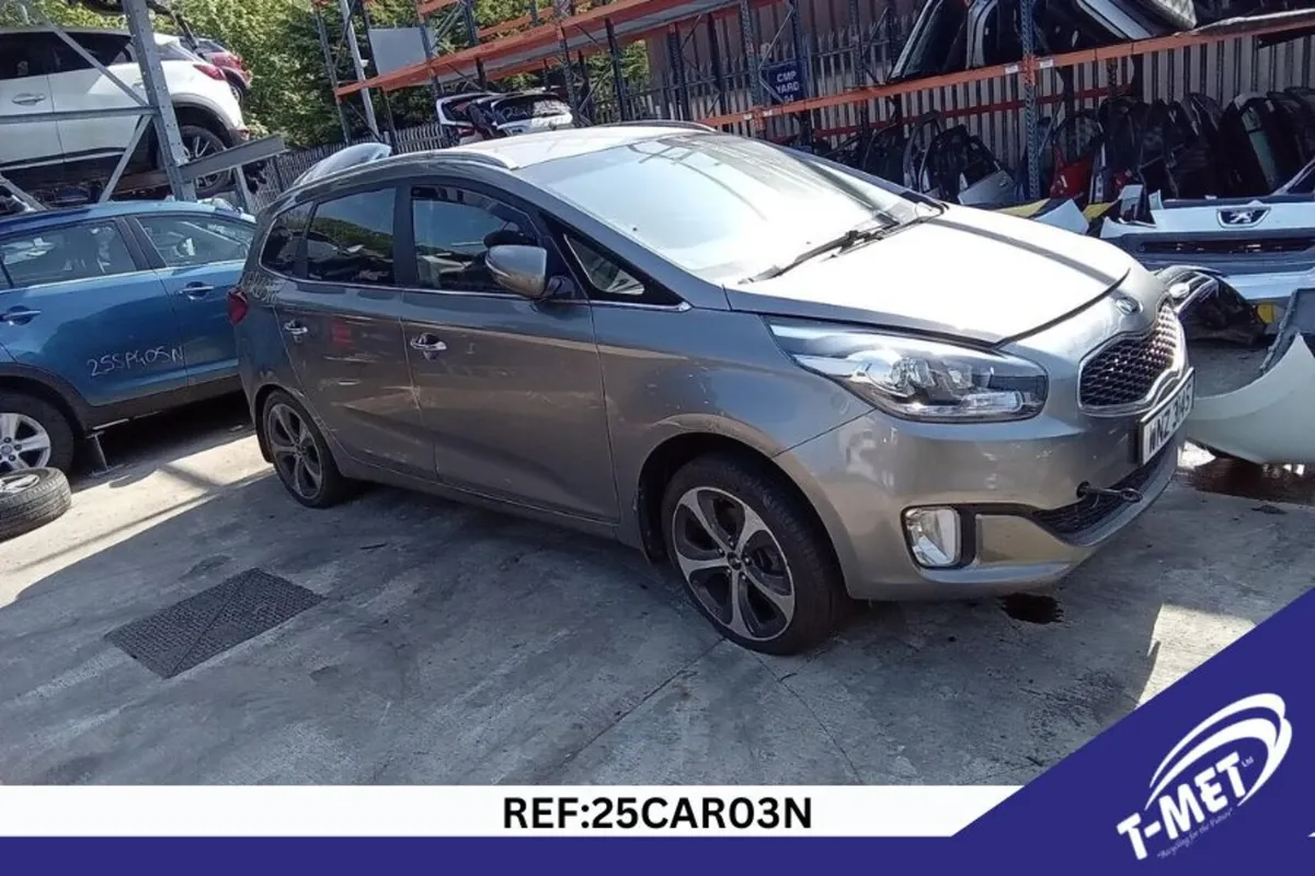 2016 KIA CARENS BREAKING FOR PARTS - Image 2