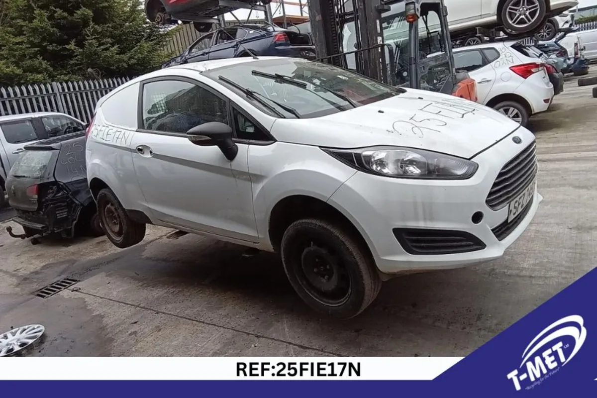 2014 FORD FIESTA BREAKING FOR PARTS - Image 1
