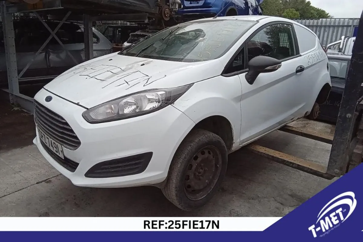 2014 FORD FIESTA BREAKING FOR PARTS - Image 2