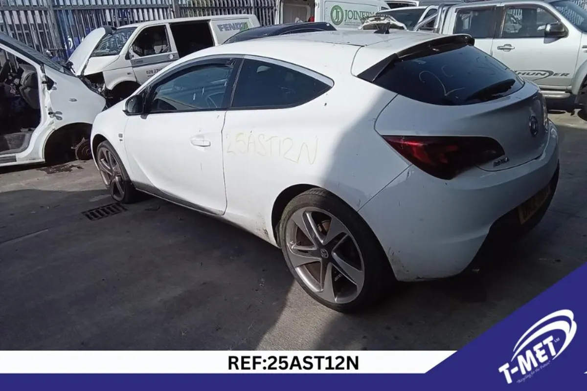 2012 VAUXHALL ASTRA BREAKING FOR PARTS - Image 4