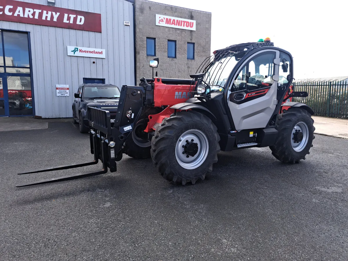 New Manitou MT935 telescopic loader - Image 2