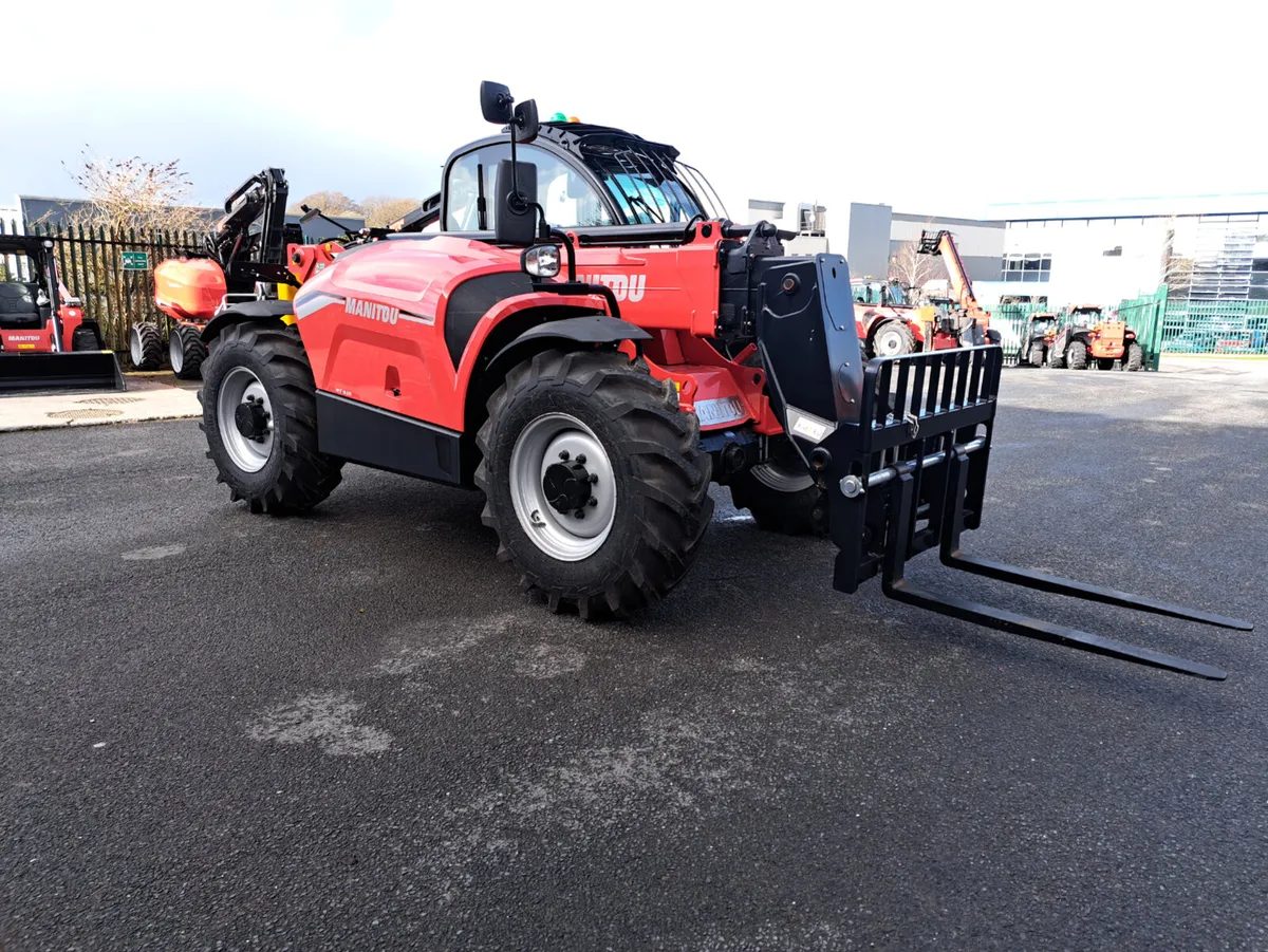 New Manitou MT935 telescopic loader - Image 4
