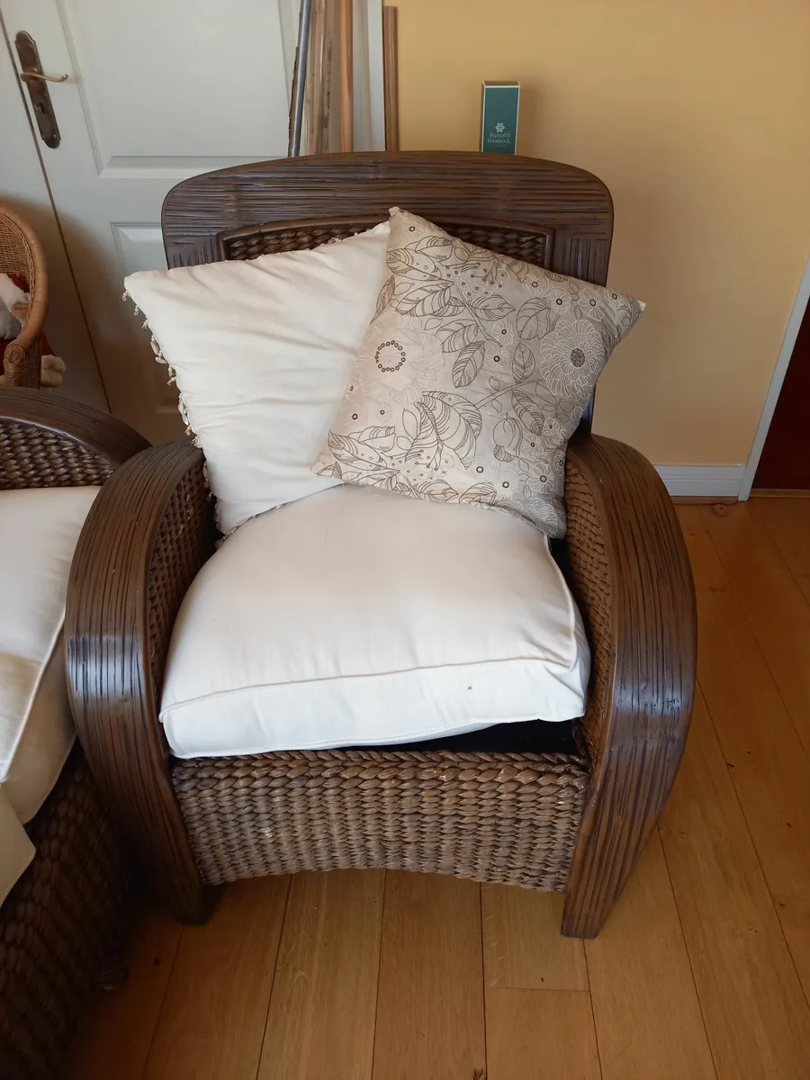 Wicker Suite Furniture with table - Image 4