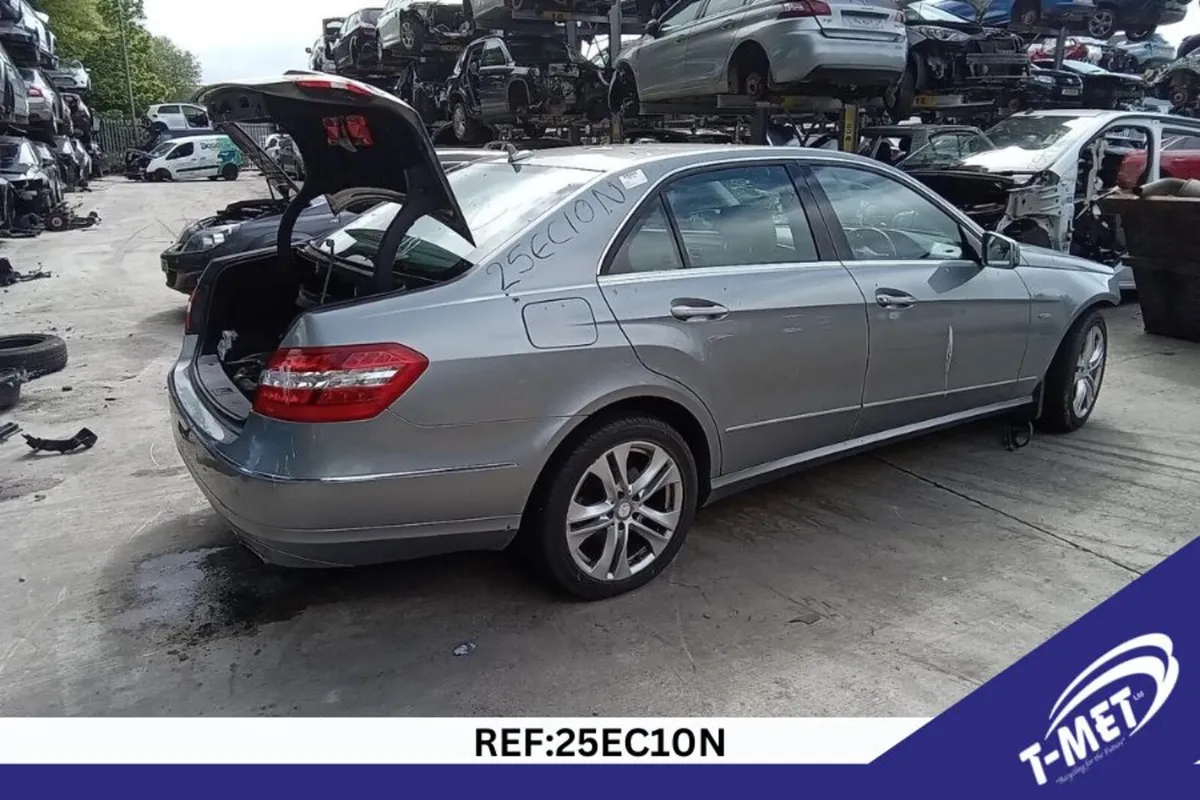 2010 MERCEDES E CLASS BREAKING FOR PARTS - Image 2