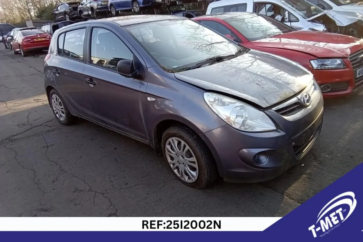 2011 HYUNDAI I20 BREAKING FOR PARTS - Image 1
