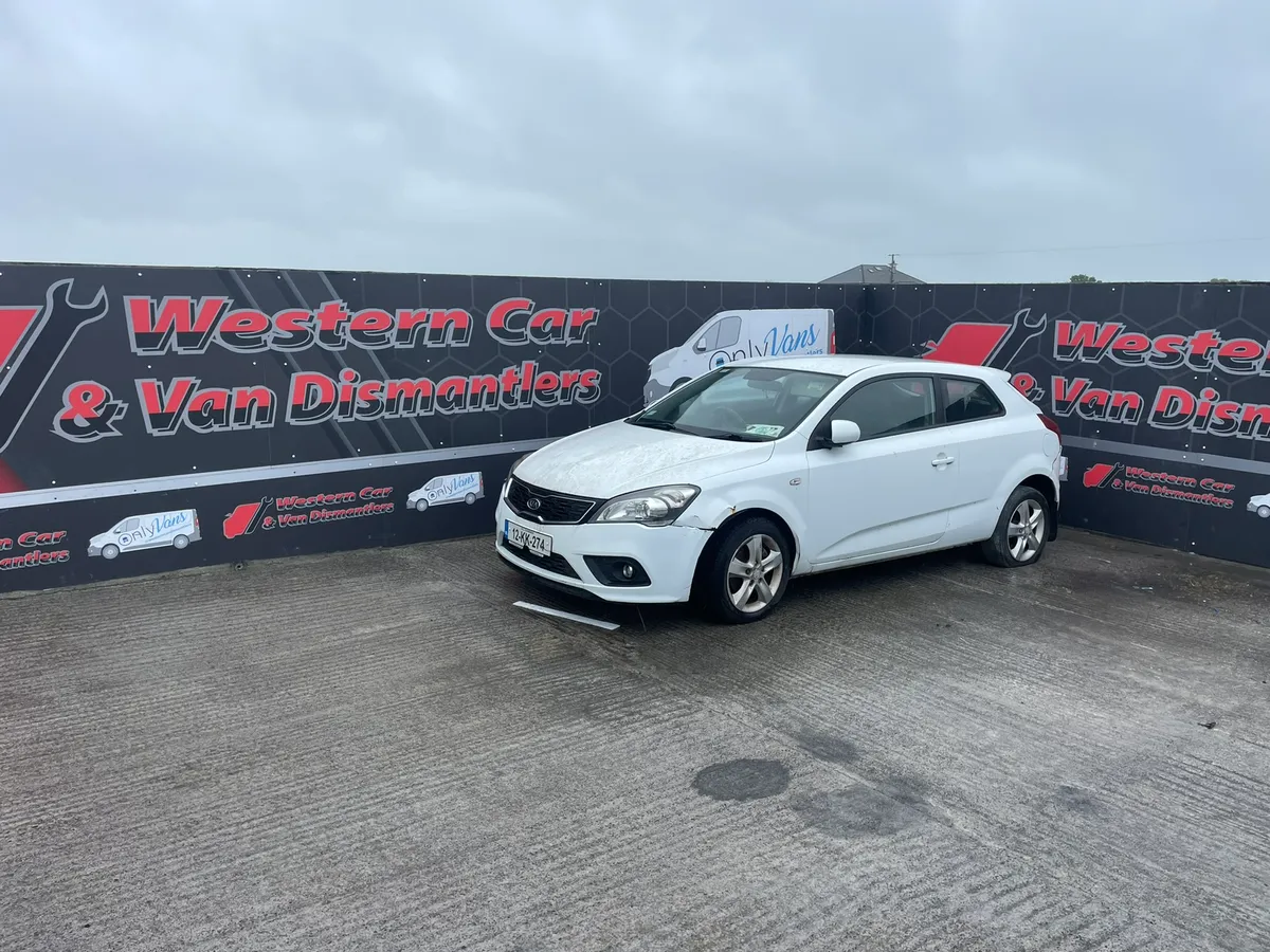 2012 Kia proceed ceed 1.6 diesel for dismantling