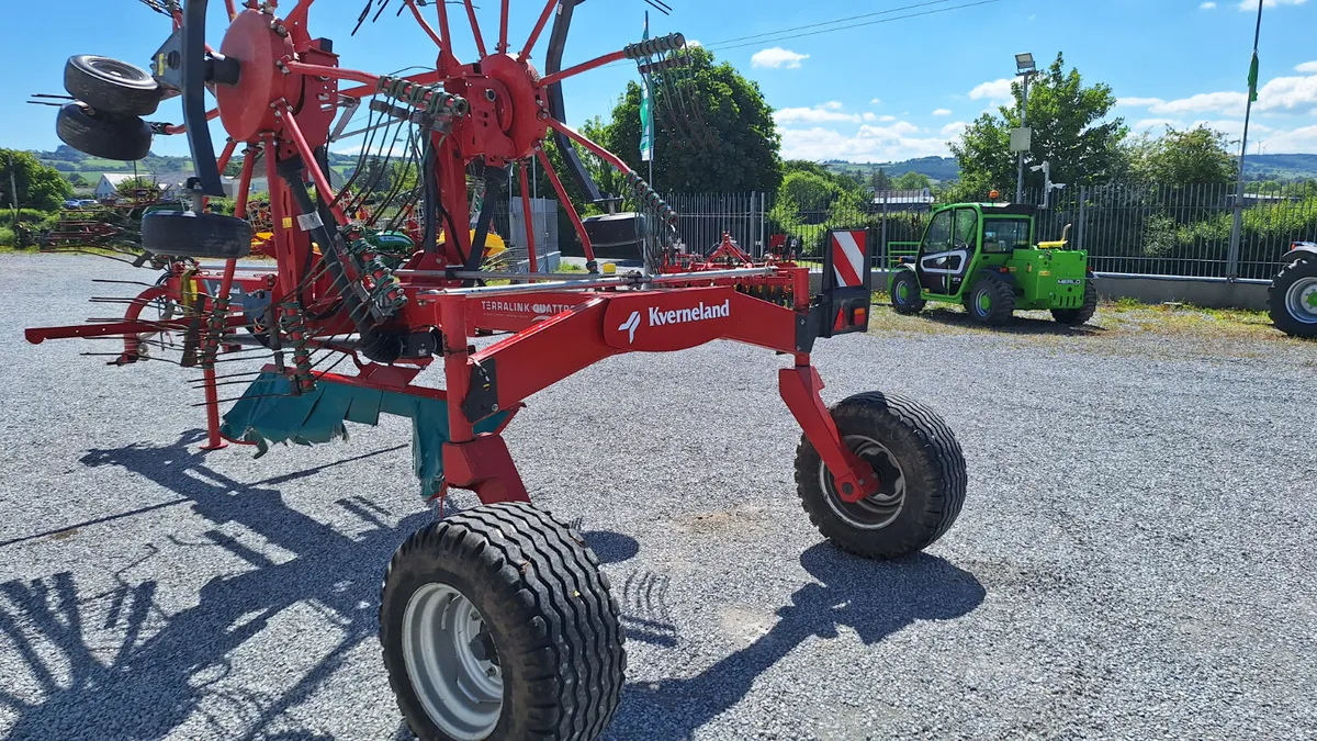 2023 KVERNELAND 9472C RAKE - Image 3