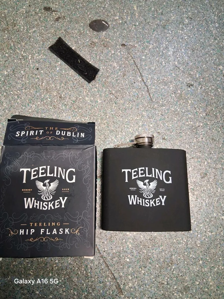 Hip flask - Image 1