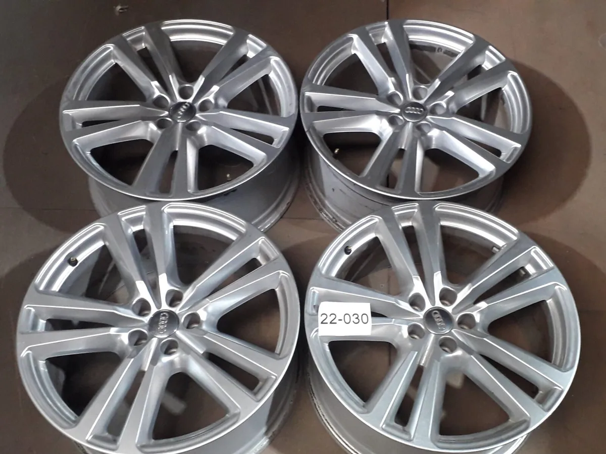 Audi Q7 origional 20 inch Alloy wheels