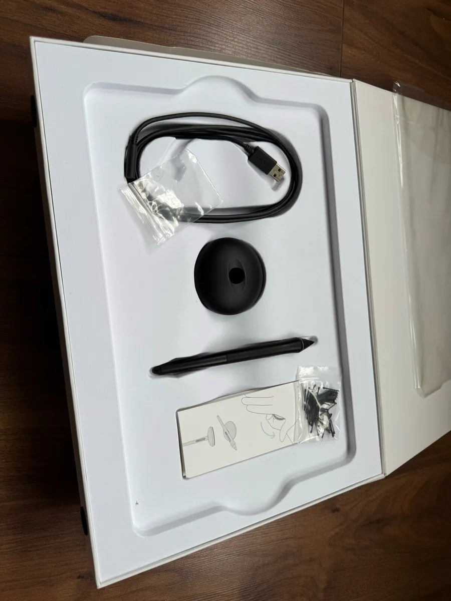 Wacom Intuos Pro Medium – Excellent Condition - Image 2