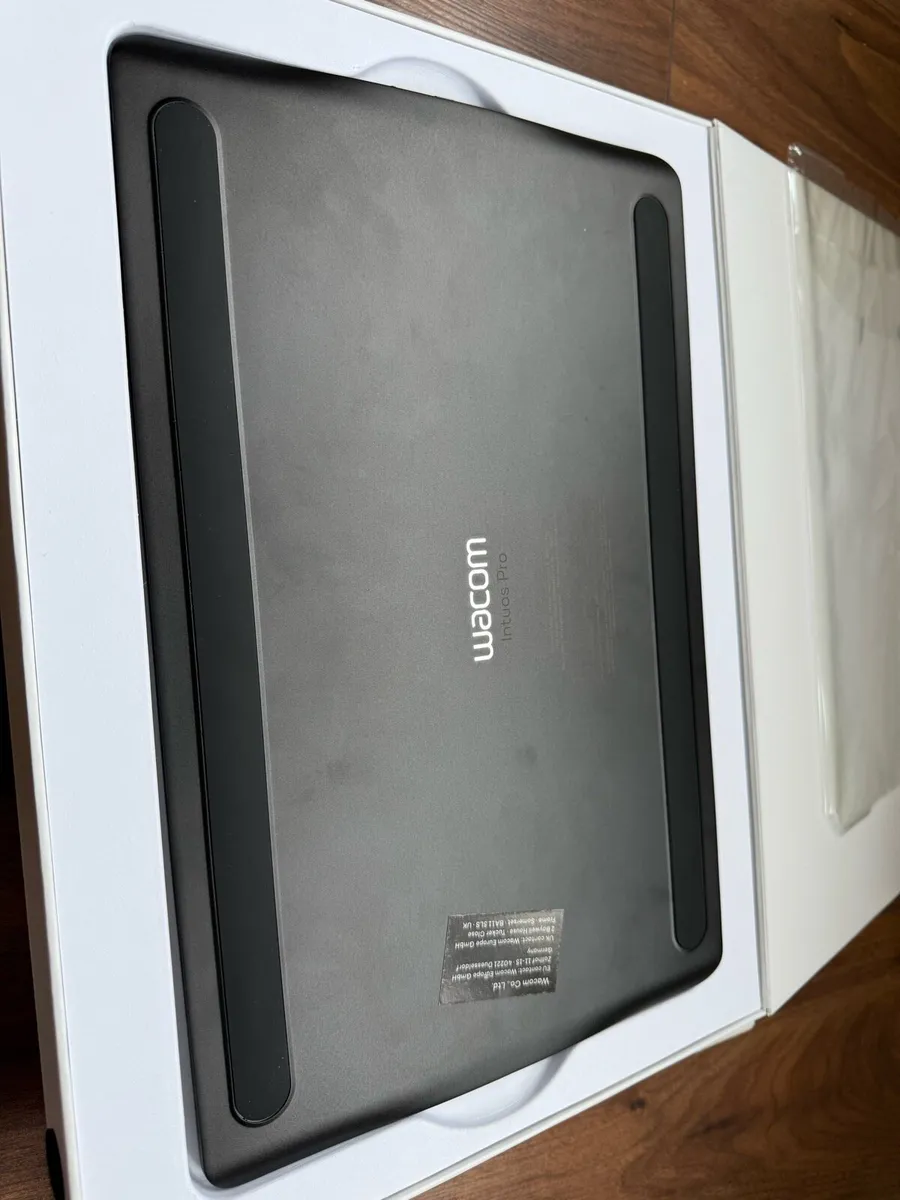 Wacom Intuos Pro Medium – Excellent Condition - Image 3