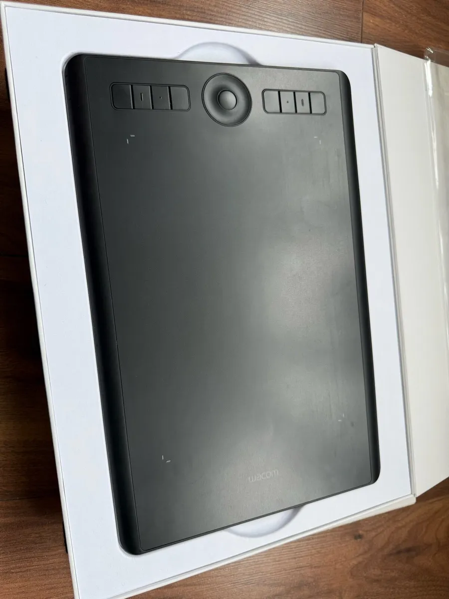 Wacom Intuos Pro Medium – Excellent Condition - Image 1