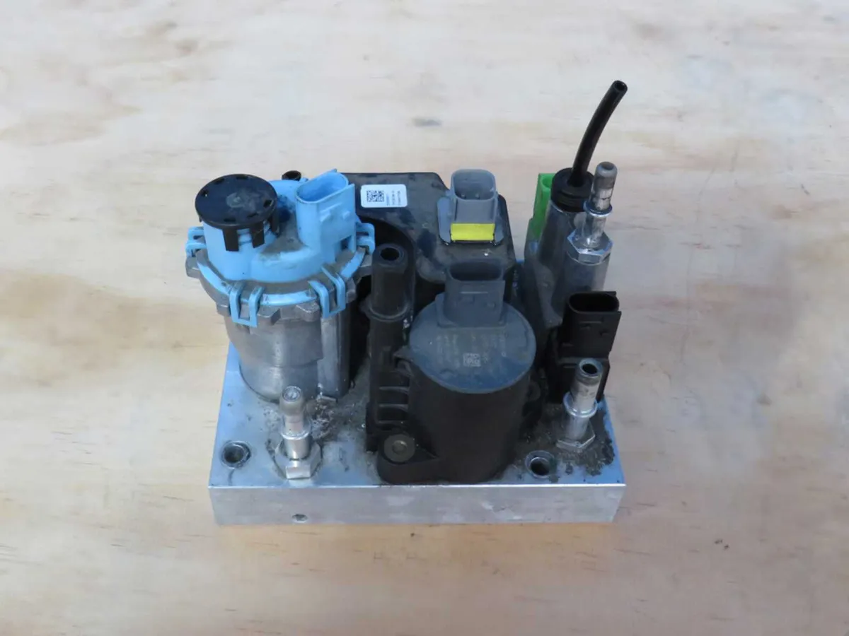 Genuine Volvo AdBlue Pump USED 22209517 - Image 2